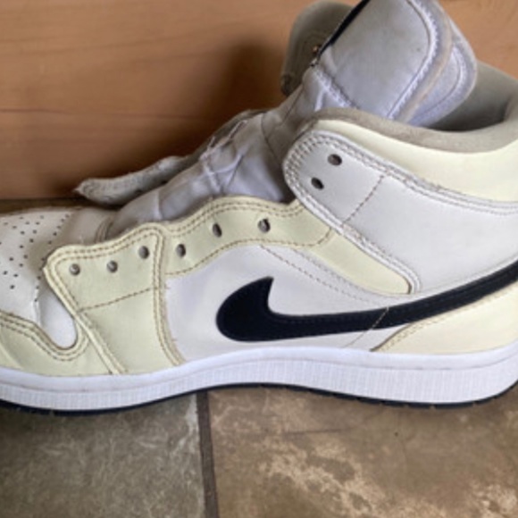 Air Jordan 1 Mid Coconut Milk (w) 8US - Picture 2 of 7